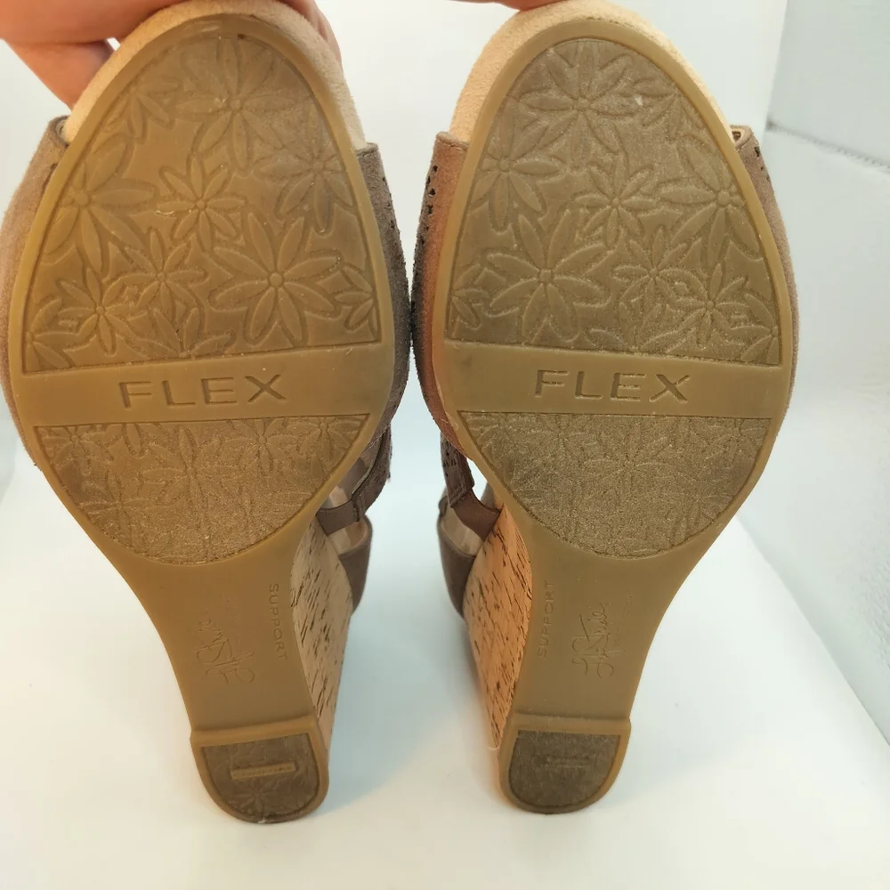 Life Stride Soft System Brown Perforated Wedge Sandals Womens Size‎ 10M Slip On